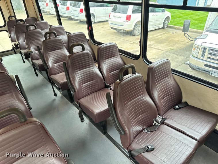 image for item OF9740 2009 Chevrolet  C5500 shuttle bus