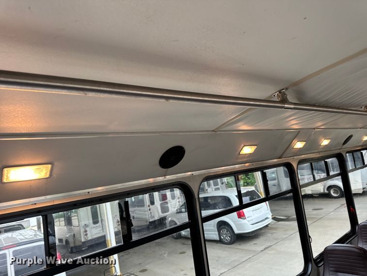 image for item OF9740 2009 Chevrolet  C5500 shuttle bus