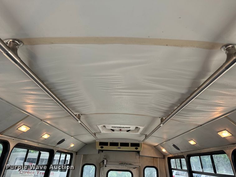 image for item OF9740 2009 Chevrolet  C5500 shuttle bus