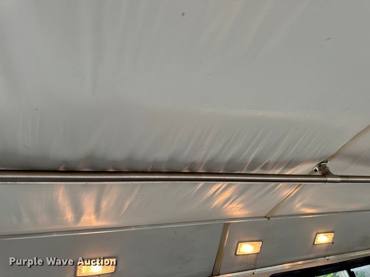 image for item OF9740 2009 Chevrolet  C5500 shuttle bus