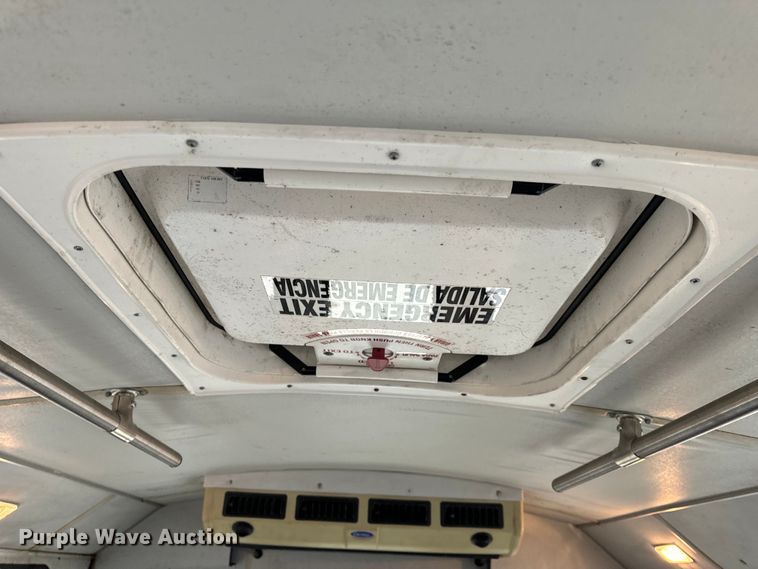 image for item OF9740 2009 Chevrolet  C5500 shuttle bus