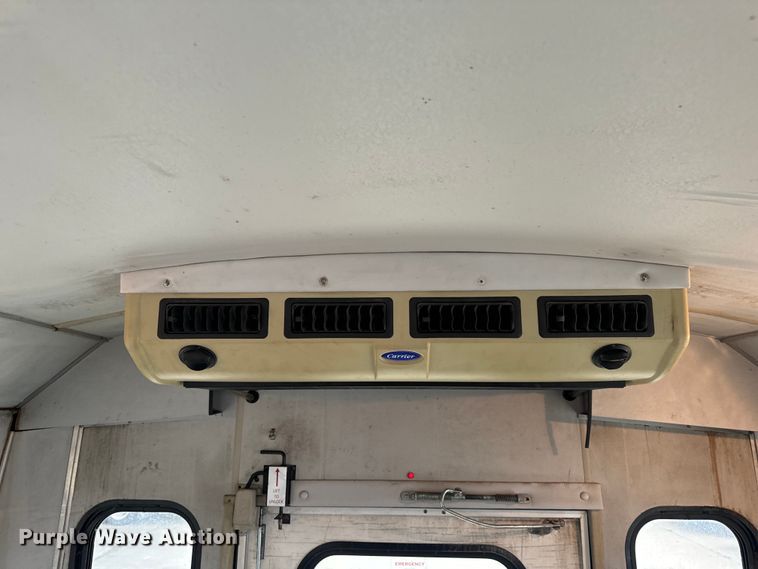 image for item OF9740 2009 Chevrolet  C5500 shuttle bus