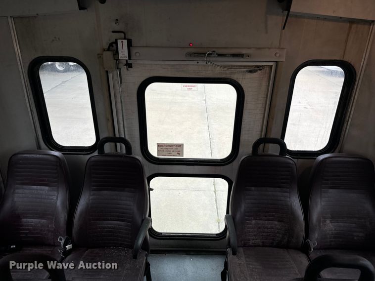 image for item OF9740 2009 Chevrolet  C5500 shuttle bus