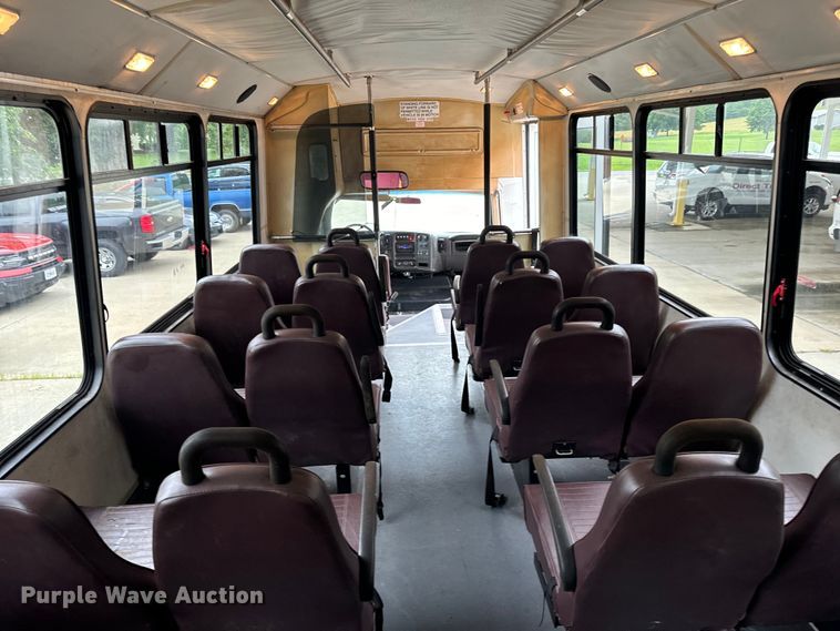 image for item OF9740 2009 Chevrolet  C5500 shuttle bus