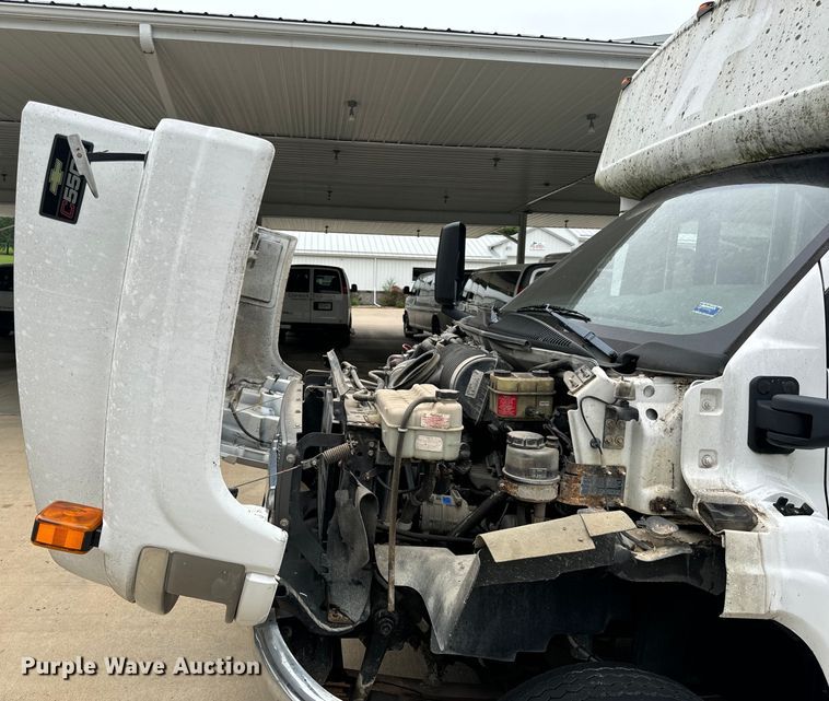 image for item OF9740 2009 Chevrolet  C5500 shuttle bus