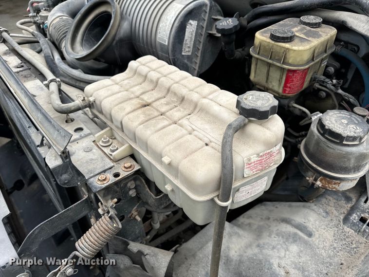 image for item OF9740 2009 Chevrolet  C5500 shuttle bus