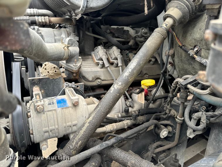 image for item OF9740 2009 Chevrolet  C5500 shuttle bus