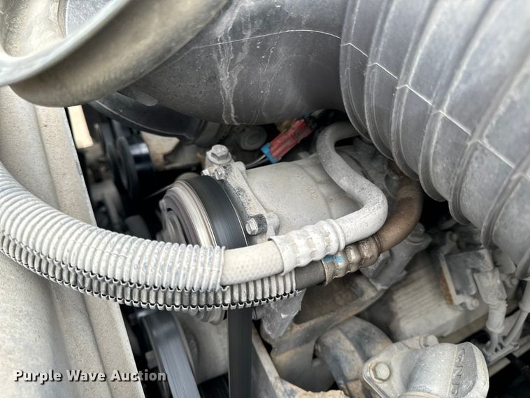 image for item OF9740 2009 Chevrolet  C5500 shuttle bus