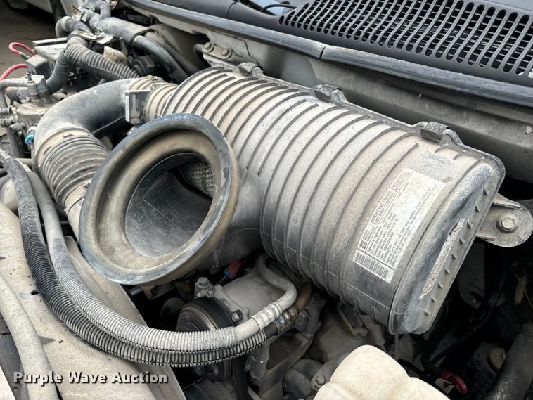 image for item OF9740 2009 Chevrolet  C5500 shuttle bus