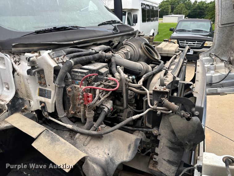 image for item OF9740 2009 Chevrolet  C5500 shuttle bus