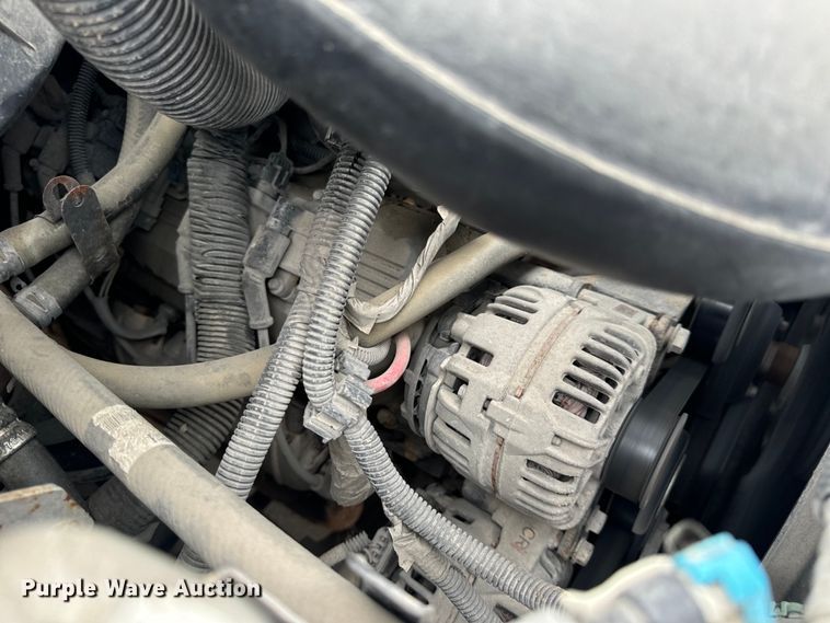 image for item OF9740 2009 Chevrolet  C5500 shuttle bus