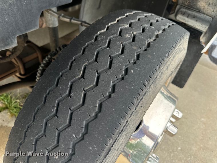 image for item OF9740 2009 Chevrolet  C5500 shuttle bus