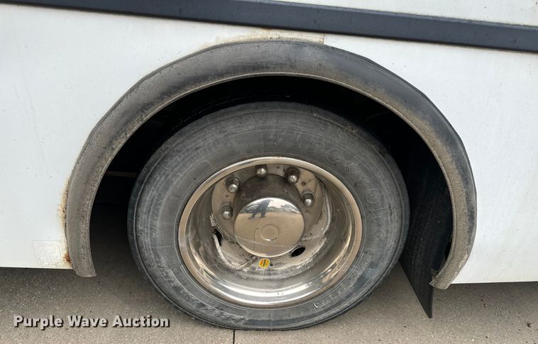 image for item OF9740 2009 Chevrolet  C5500 shuttle bus