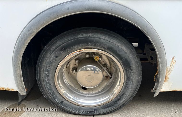 image for item OF9740 2009 Chevrolet  C5500 shuttle bus