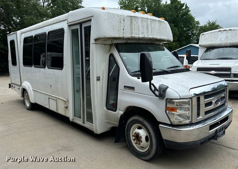 image for item OF9741 2011 Ford E450 Super Duty shuttle bus