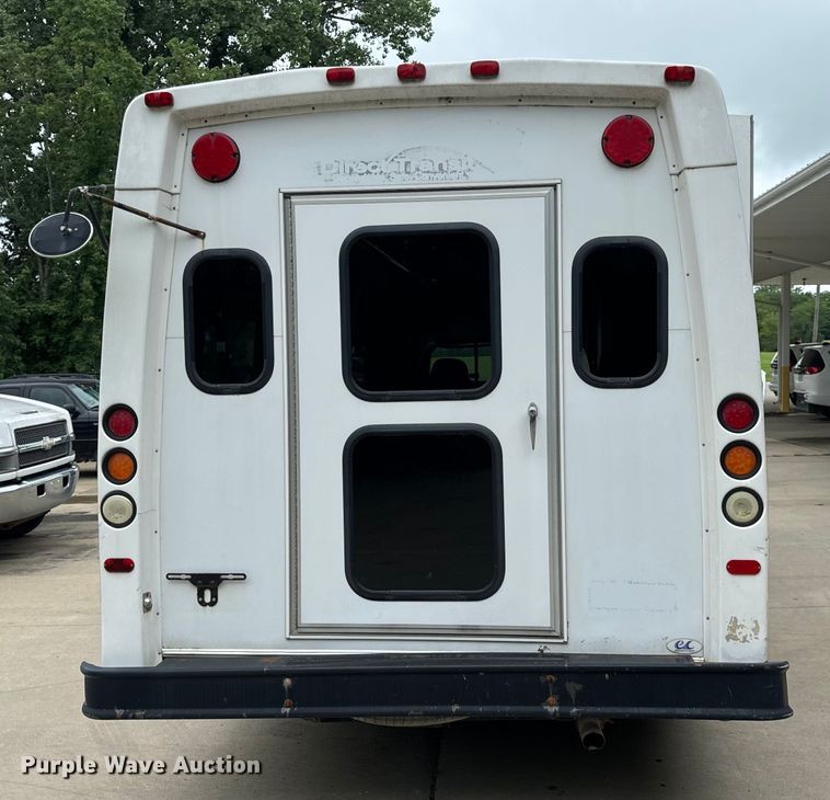 image for item OF9741 2011 Ford E450 Super Duty shuttle bus