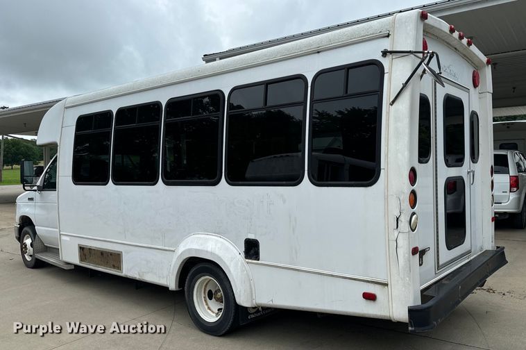 image for item OF9741 2011 Ford E450 Super Duty shuttle bus