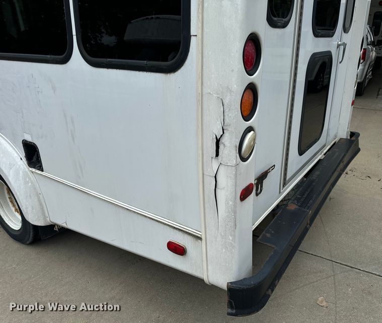 image for item OF9741 2011 Ford E450 Super Duty shuttle bus