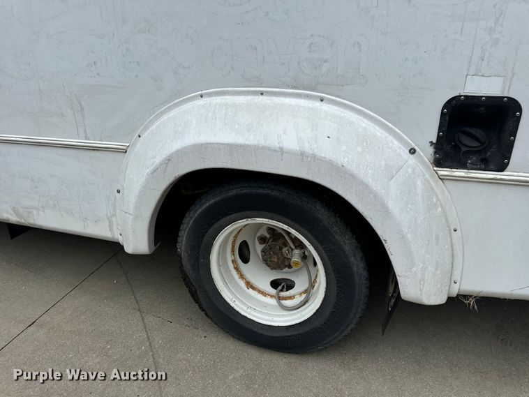 image for item OF9741 2011 Ford E450 Super Duty shuttle bus