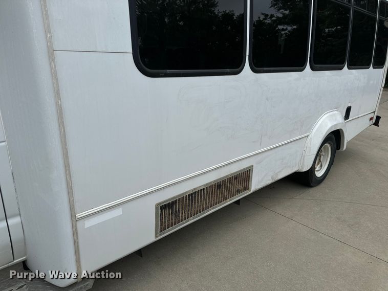 image for item OF9741 2011 Ford E450 Super Duty shuttle bus