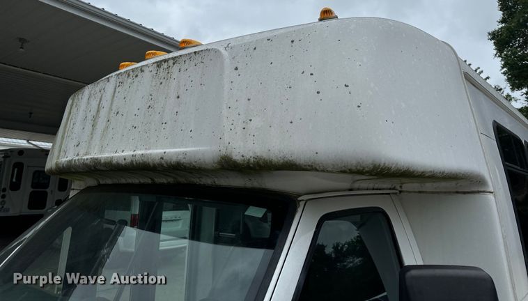 image for item OF9741 2011 Ford E450 Super Duty shuttle bus