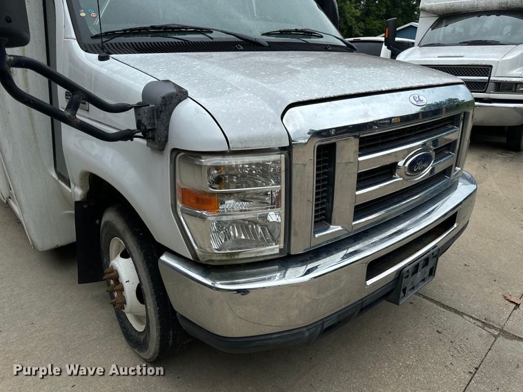 image for item OF9741 2011 Ford E450 Super Duty shuttle bus