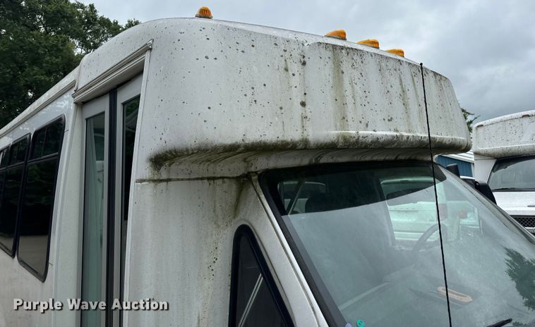 image for item OF9741 2011 Ford E450 Super Duty shuttle bus
