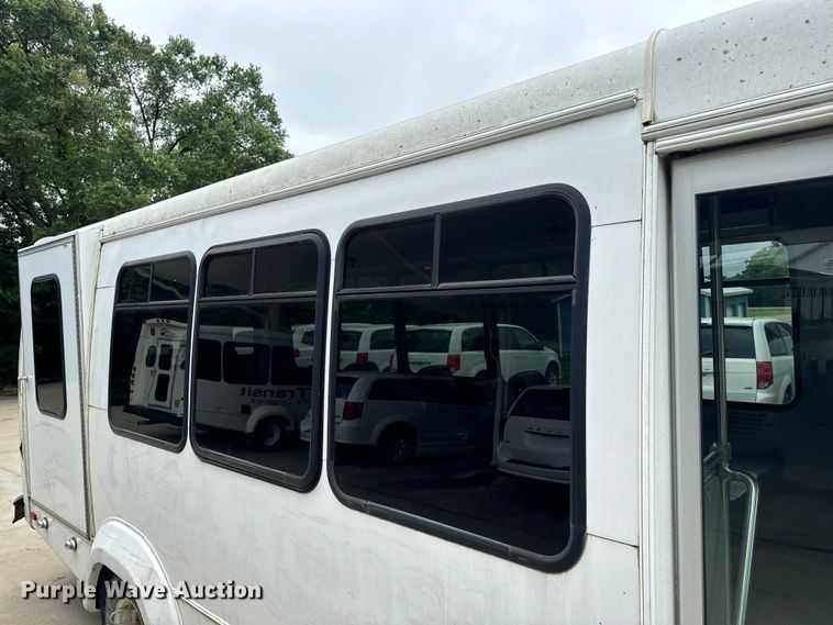 image for item OF9741 2011 Ford E450 Super Duty shuttle bus