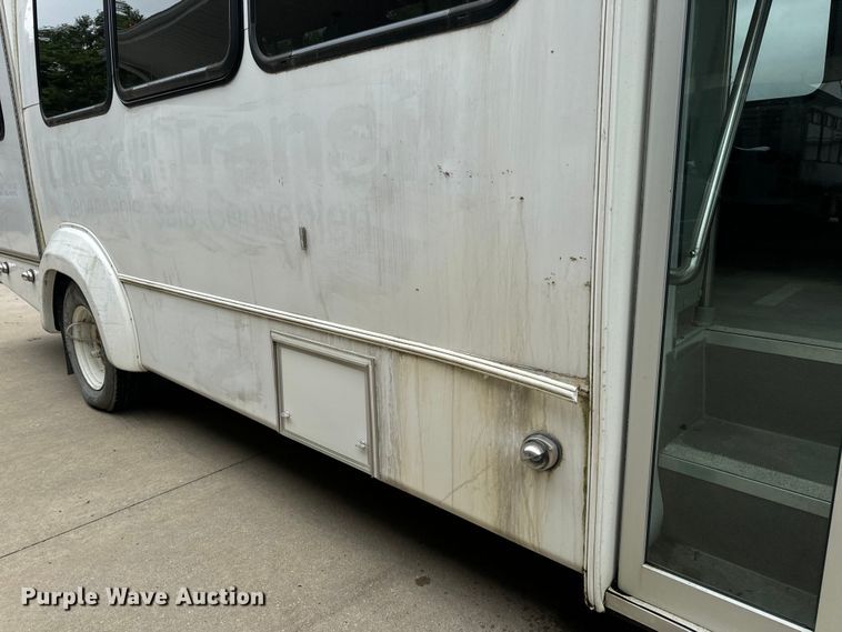 image for item OF9741 2011 Ford E450 Super Duty shuttle bus