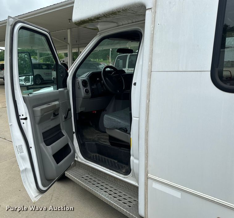 image for item OF9741 2011 Ford E450 Super Duty shuttle bus