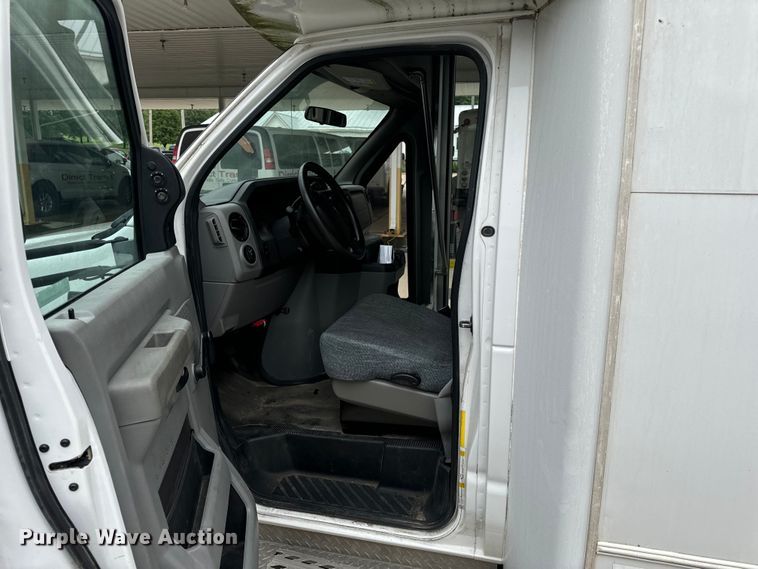 image for item OF9741 2011 Ford E450 Super Duty shuttle bus