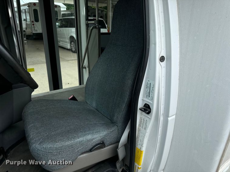 image for item OF9741 2011 Ford E450 Super Duty shuttle bus
