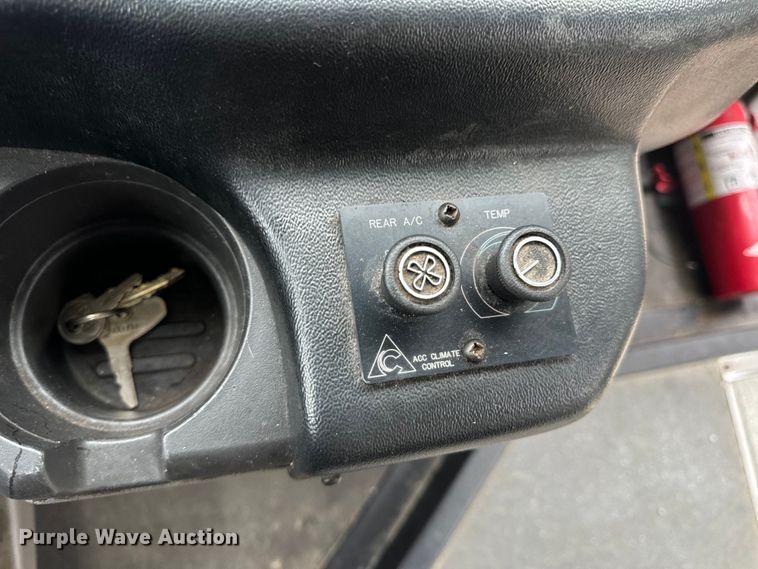 image for item OF9741 2011 Ford E450 Super Duty shuttle bus