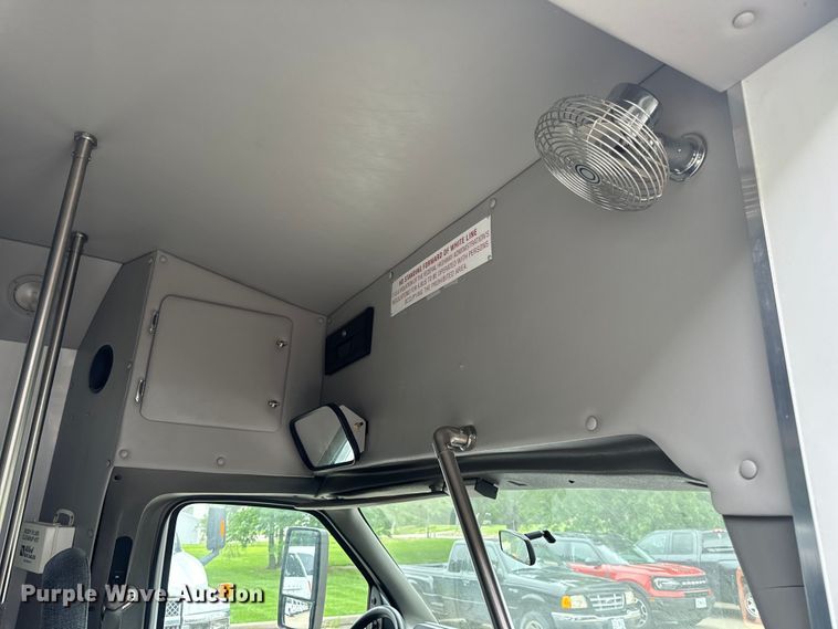 image for item OF9741 2011 Ford E450 Super Duty shuttle bus