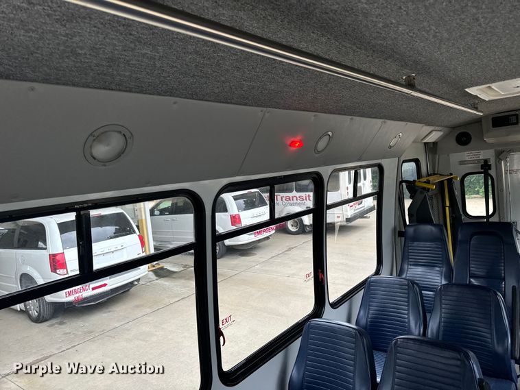 image for item OF9741 2011 Ford E450 Super Duty shuttle bus