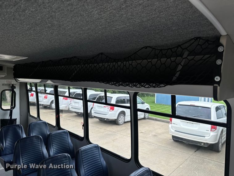 image for item OF9741 2011 Ford E450 Super Duty shuttle bus