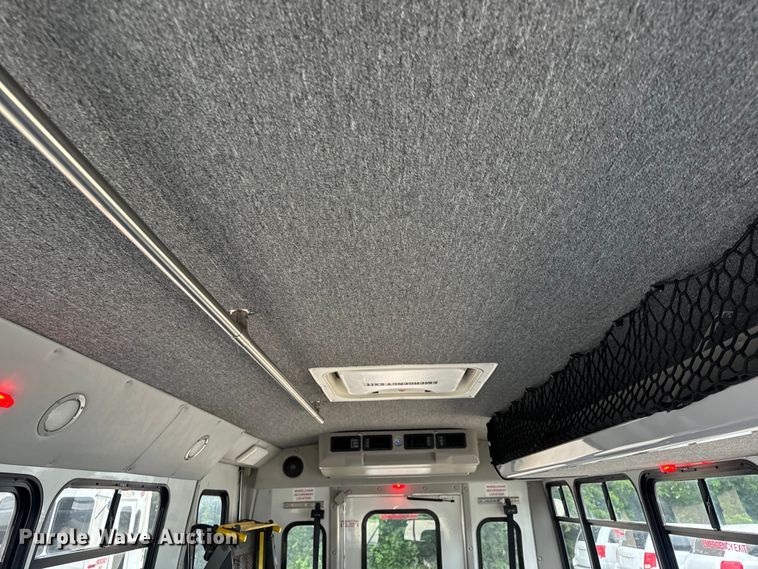 image for item OF9741 2011 Ford E450 Super Duty shuttle bus