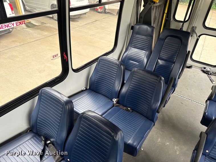 image for item OF9741 2011 Ford E450 Super Duty shuttle bus