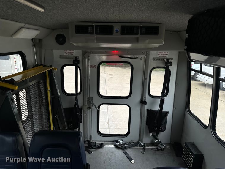 image for item OF9741 2011 Ford E450 Super Duty shuttle bus