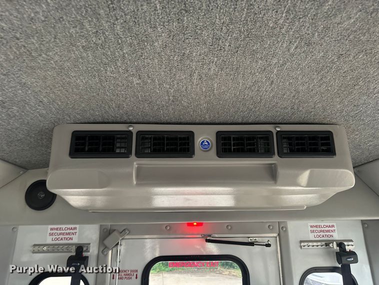 image for item OF9741 2011 Ford E450 Super Duty shuttle bus