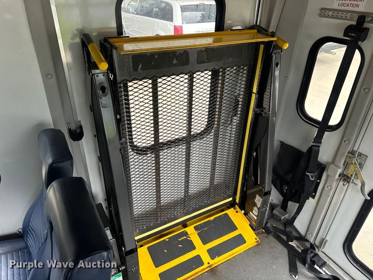 image for item OF9741 2011 Ford E450 Super Duty shuttle bus