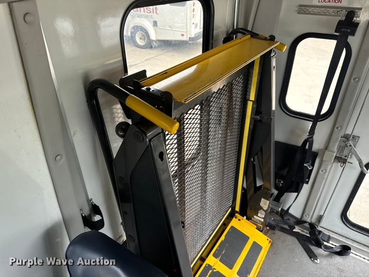 image for item OF9741 2011 Ford E450 Super Duty shuttle bus