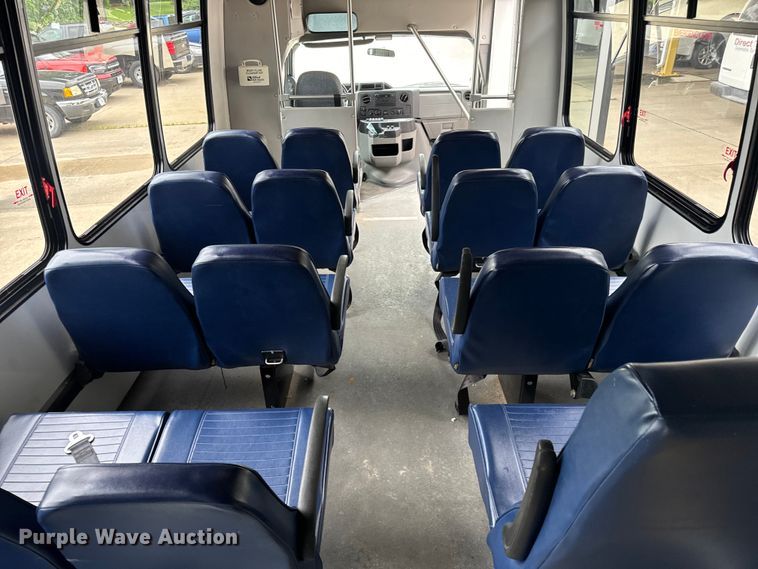 image for item OF9741 2011 Ford E450 Super Duty shuttle bus