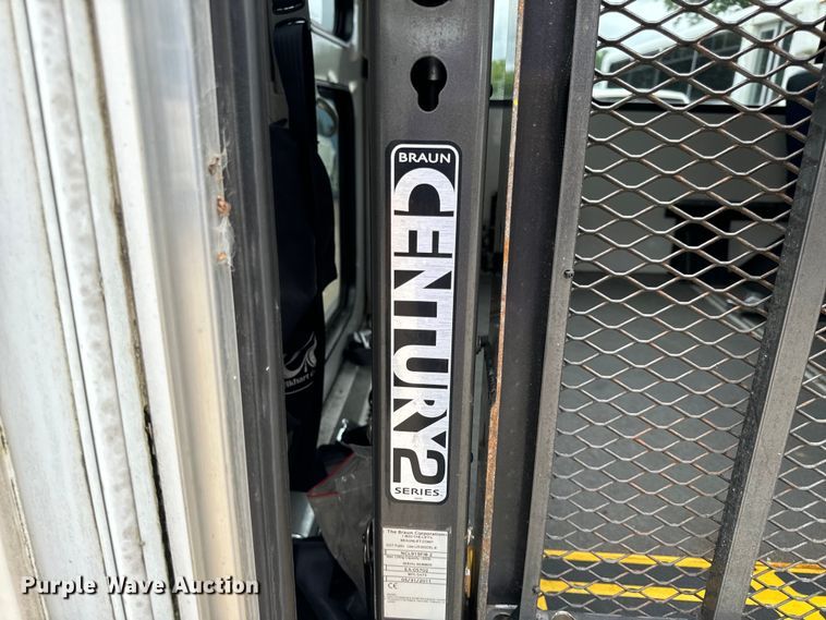 image for item OF9741 2011 Ford E450 Super Duty shuttle bus