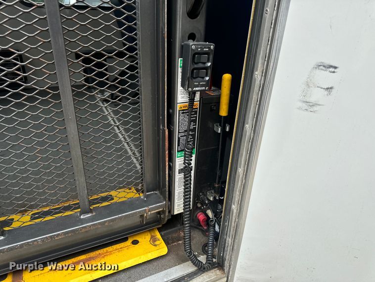 image for item OF9741 2011 Ford E450 Super Duty shuttle bus