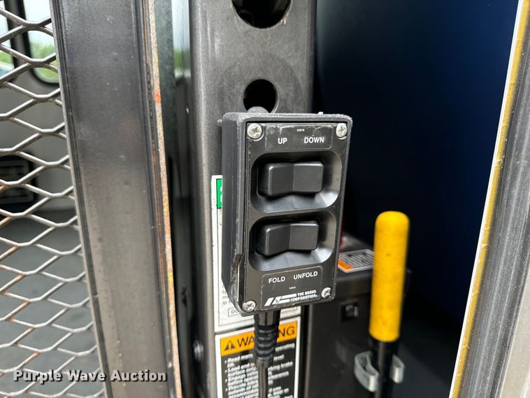 image for item OF9741 2011 Ford E450 Super Duty shuttle bus