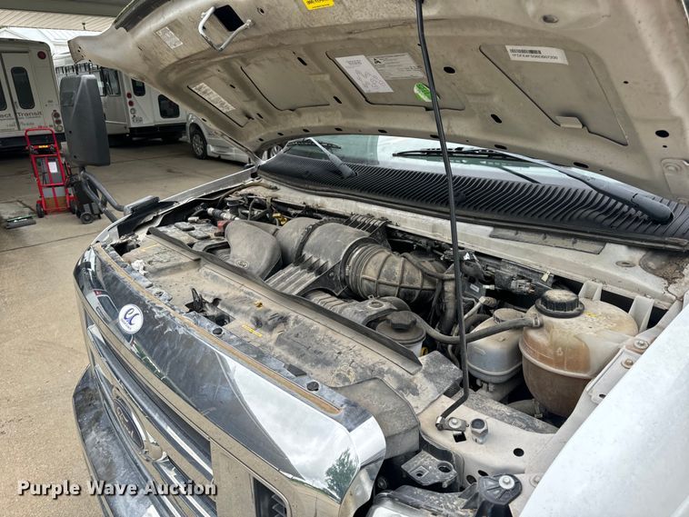 image for item OF9741 2011 Ford E450 Super Duty shuttle bus