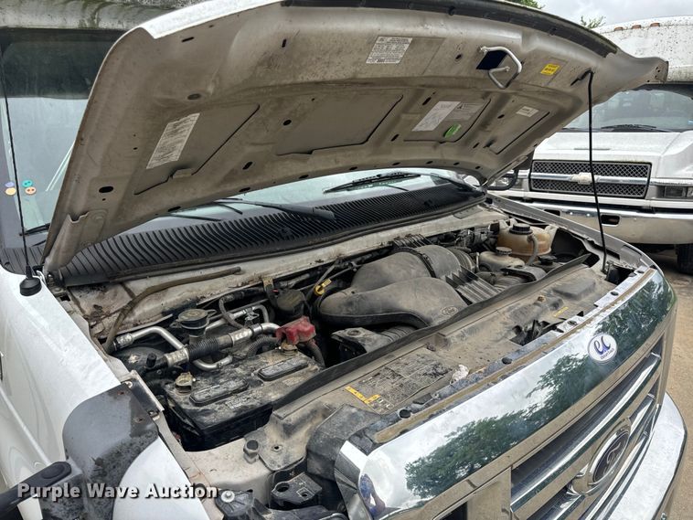 image for item OF9741 2011 Ford E450 Super Duty shuttle bus