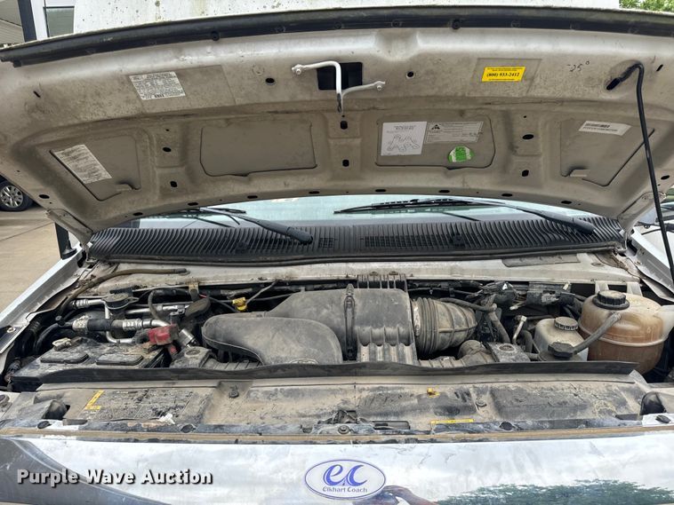 image for item OF9741 2011 Ford E450 Super Duty shuttle bus