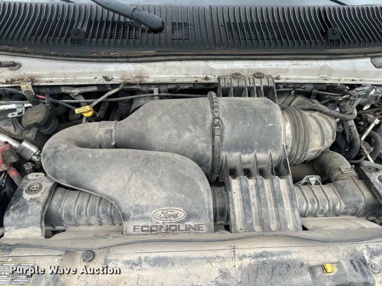 image for item OF9741 2011 Ford E450 Super Duty shuttle bus